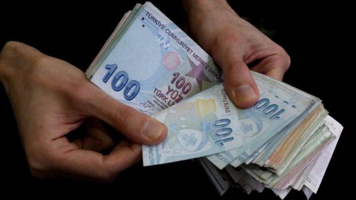 Türk Lirəsinin "ölməsi" davam edir - DOLLAR 17 LİRƏNİ DƏ KEÇDİ