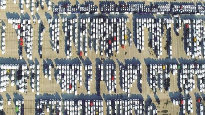 Yaşı 5-dən yuxarı olan avtomobillərin ölkəyə gətirilməsi qadağan oluna bilər