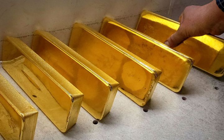 Xaricdən qızıl külçələr gətirən şirkət rəhbəri azadlığa buraxıldı