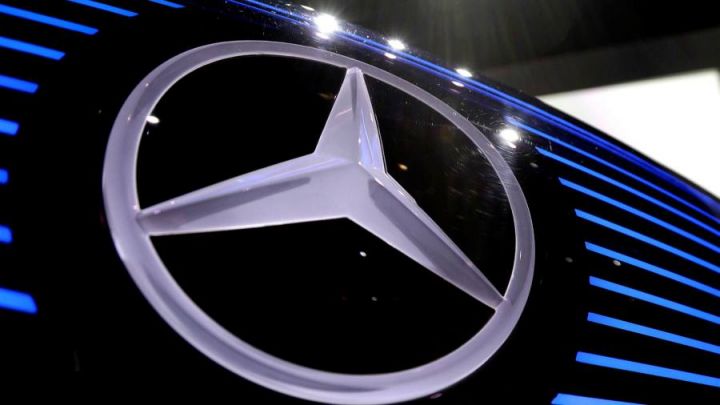 Nokia Mercedes-in sahibini “başa salıb”