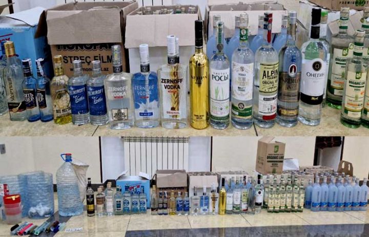 Yaşadığı evdə saxta spirtli içkilər hazırlayan şəxs saxlanıldı