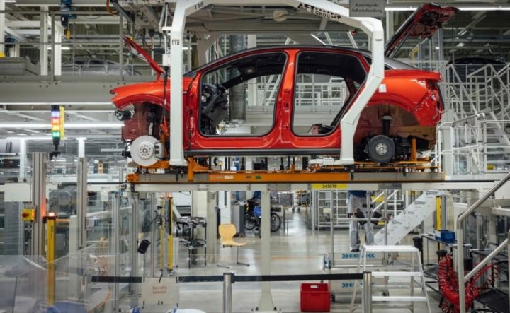 Qlobal avtomobil istehsalı 2025-ci ilə qədər 95 milyon ədəddən aşağı qalacaq