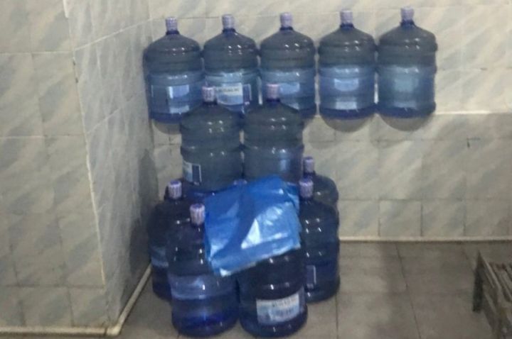 Əhaliyə verilən su, "bulaq suyu" adı ilə satılır - "ARAZ SU" QADAĞAN OLUNDU, SATIŞI DAYANDIRILDI