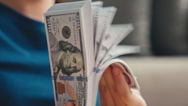 10 ayda valyuta hərraclarının 99%-də təklif tələbi üstələyib