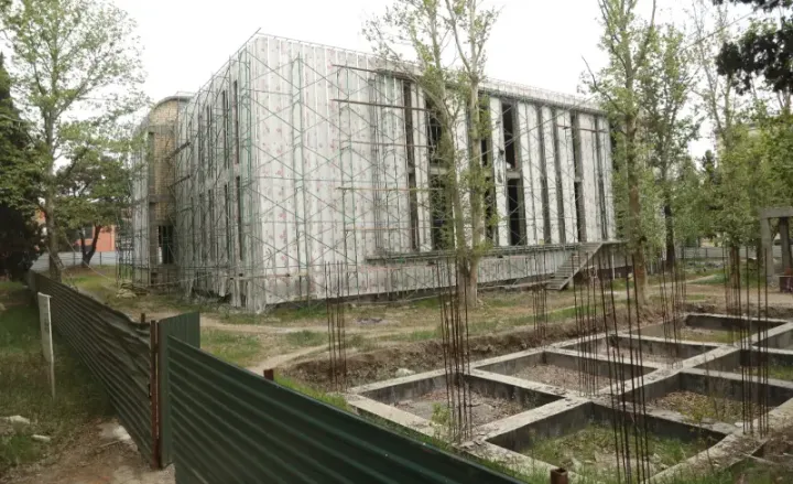 3-cü ildir inşa edilən “Gəncə KOB evi”nin tikintisi üçün daha 2,5 milyon manatlıq müqavilə bağlanıb