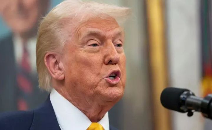 Tramp vətəndaşlıq satacaq: 5 milyon dollarlıq "Qızıl kart" al, vətəndaş ol