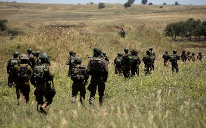 İsrail ehtiyatda olan on minlərlə hərbçini xidmətə çağırır