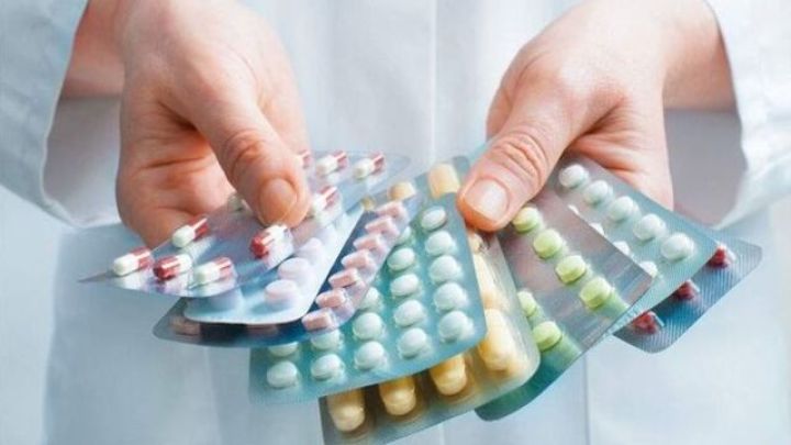 Tramp 1 oktyabr tarixindən idxal dərmanlarına 100% rüsum tətbiq edəcək