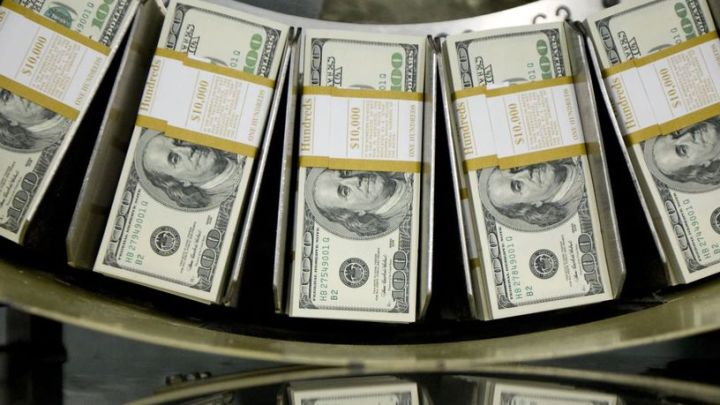 Ticarət müharibəsi dollara necə təsir edəcək?