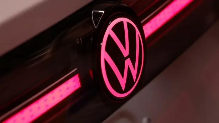 Volkswagen-in gəlirləri və mənfəəti azalıb