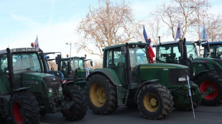 Fransız fermerlərin etiraz aksiyaları davam edir